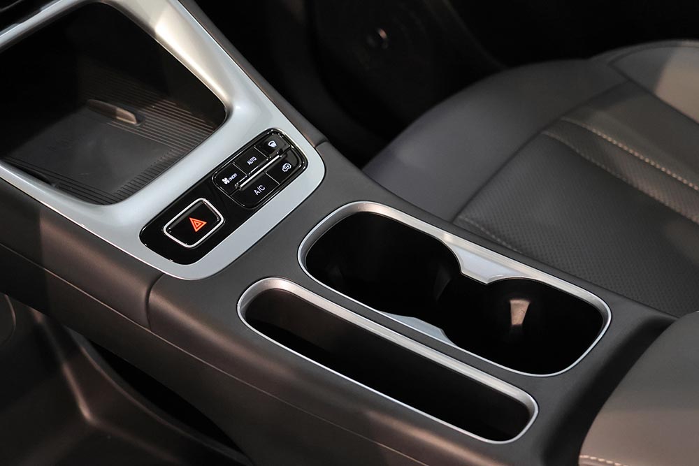 https://cdn.autogreeknews.gr/wp-content/uploads/2026/10/Geely-E2-ekthesi-19.jpg