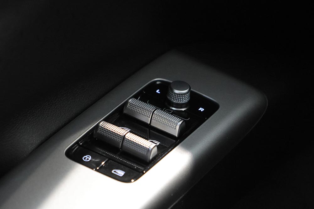 https://cdn.autogreeknews.gr/wp-content/uploads/2026/10/Geely-E2-ekthesi-22.jpg