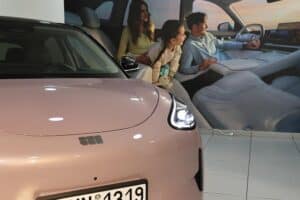 Geely E2 ekthesi (5)