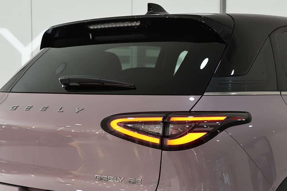 https://cdn.autogreeknews.gr/wp-content/uploads/2026/10/Geely-E2-ekthesi-8.jpg