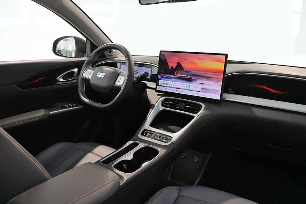 https://cdn.autogreeknews.gr/wp-content/uploads/2026/10/Geely-E2-ekthesi-9.jpg