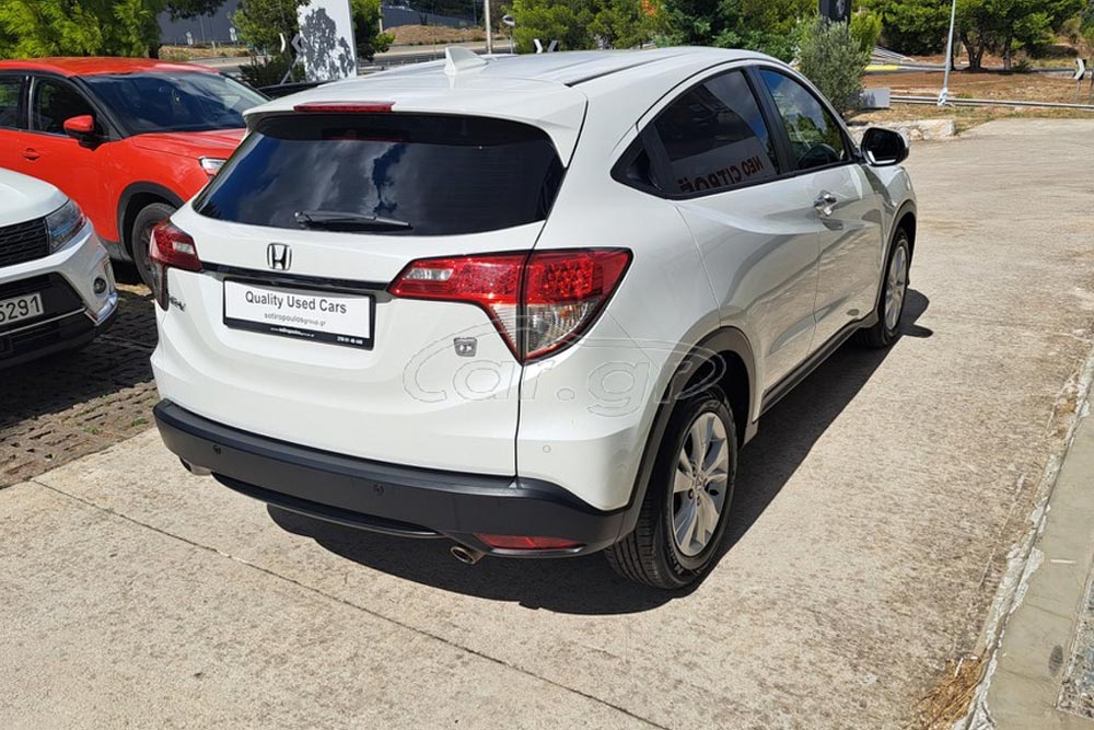 https://cdn.autogreeknews.gr/wp-content/uploads/2026/10/Honda-HR-V-2018-used-2.jpg