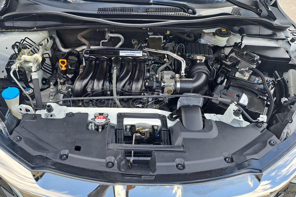 https://cdn.autogreeknews.gr/wp-content/uploads/2026/10/Honda-HR-V-2018-used-8.jpg