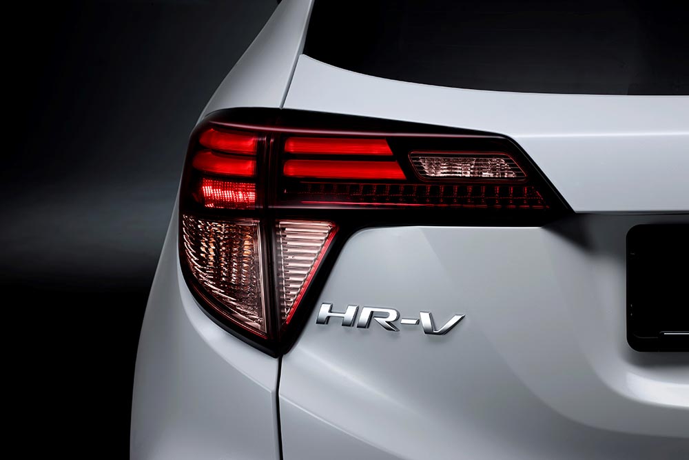 https://cdn.autogreeknews.gr/wp-content/uploads/2026/10/Honda-HR-V-rear.jpg