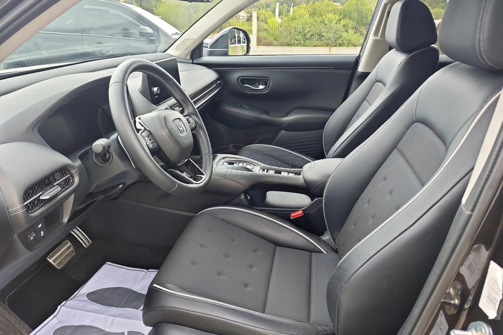 https://cdn.autogreeknews.gr/wp-content/uploads/2026/10/Honda-ZR-V-used-6.jpg