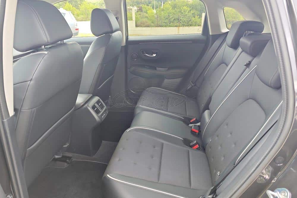 https://cdn.autogreeknews.gr/wp-content/uploads/2026/10/Honda-ZR-V-used-7.jpg
