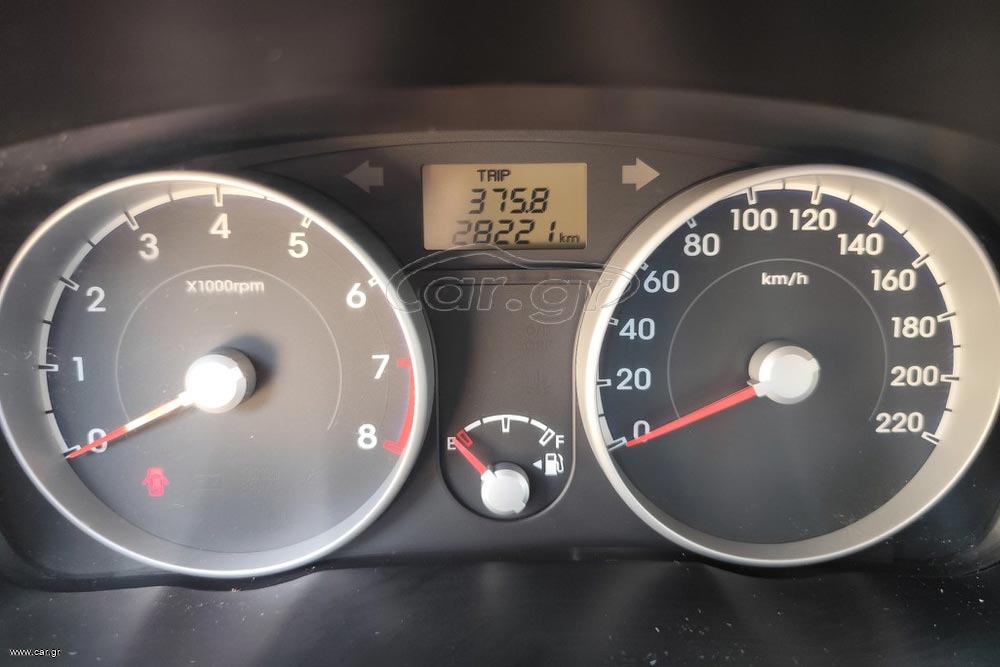 https://cdn.autogreeknews.gr/wp-content/uploads/2026/10/Hyundai-Accent-2010-used-3.jpg
