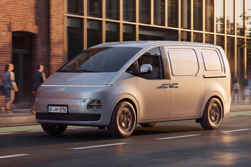 https://cdn.autogreeknews.gr/wp-content/uploads/2026/10/Hyundai-Staria-1.jpg