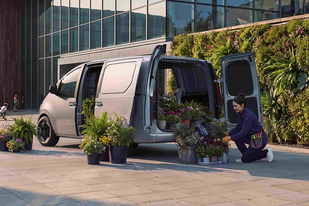 https://cdn.autogreeknews.gr/wp-content/uploads/2026/10/Hyundai-Staria-2.jpg