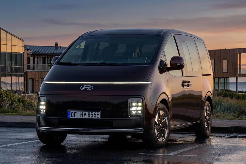 https://cdn.autogreeknews.gr/wp-content/uploads/2026/10/Hyundai-Staria-4.jpg