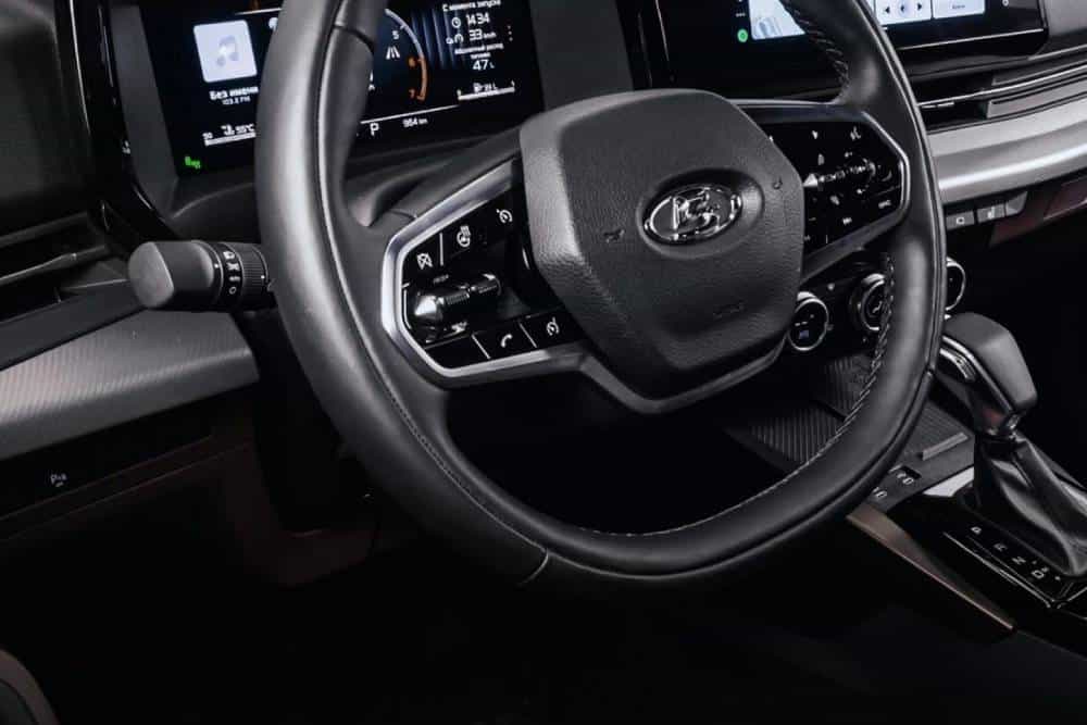 https://cdn.autogreeknews.gr/wp-content/uploads/2026/10/Lada_Azimut_production_start-4.jpg