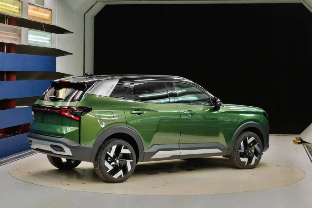 https://cdn.autogreeknews.gr/wp-content/uploads/2026/10/Lada_Azimut_production_start-6.jpg