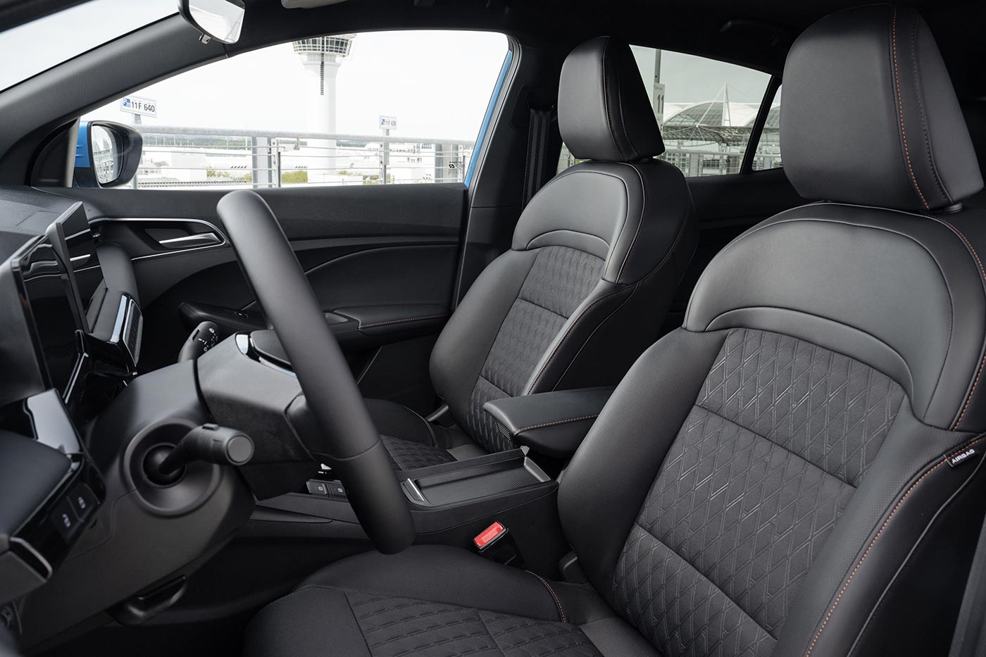 https://cdn.autogreeknews.gr/wp-content/uploads/2026/10/MG3-interior.jpg