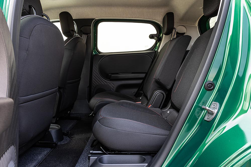 https://cdn.autogreeknews.gr/wp-content/uploads/2026/10/Renault-Twingo-E-Tech-Electric-12.jpg