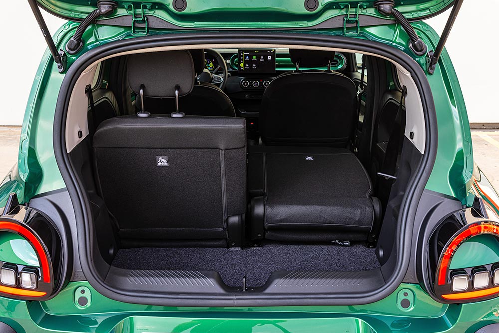 https://cdn.autogreeknews.gr/wp-content/uploads/2026/10/Renault-Twingo-E-Tech-Electric-13.jpg