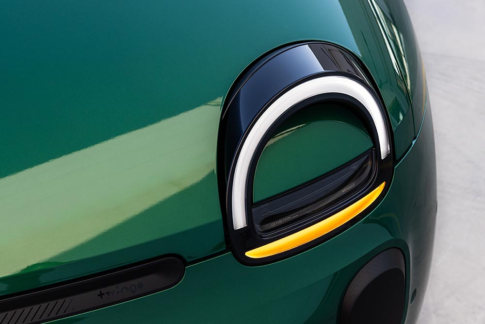 https://cdn.autogreeknews.gr/wp-content/uploads/2026/10/Renault-Twingo-E-Tech-Electric-8.jpg