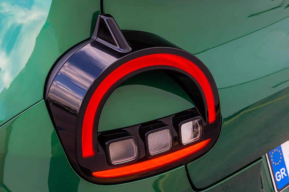 https://cdn.autogreeknews.gr/wp-content/uploads/2026/10/Renault-Twingo-E-Tech-Electric-9.jpg