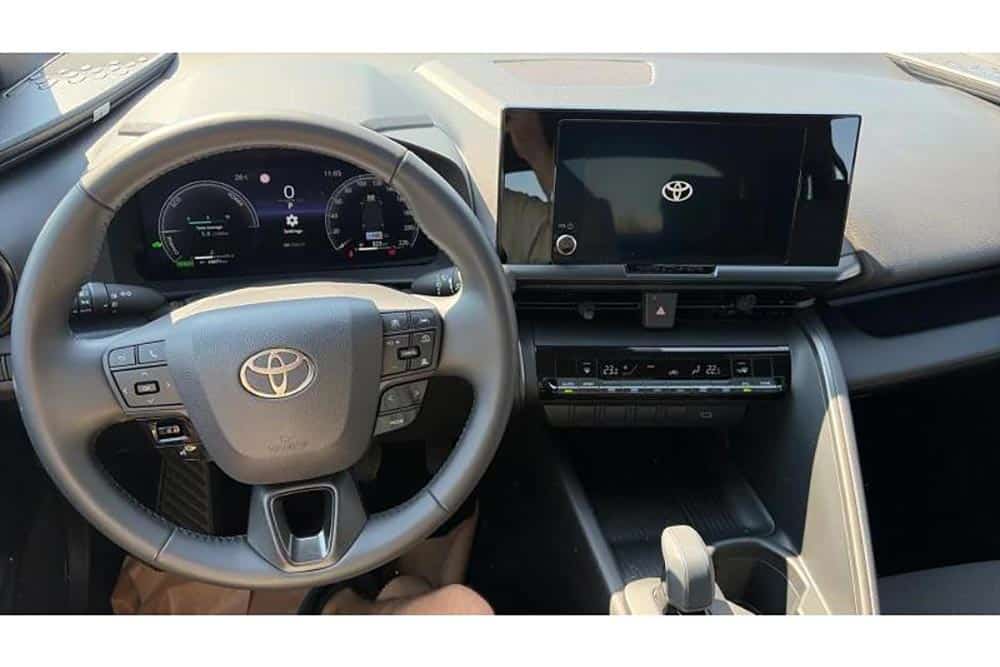 https://cdn.autogreeknews.gr/wp-content/uploads/2026/10/Toyota-C-HR-2024-used-3.jpg