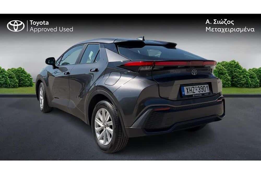 https://cdn.autogreeknews.gr/wp-content/uploads/2026/10/Toyota-C-HR-2024-used-8.jpg
