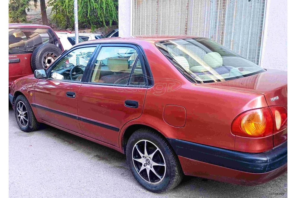 https://cdn.autogreeknews.gr/wp-content/uploads/2026/10/Toyota-Corolla-1997-used-3.jpg