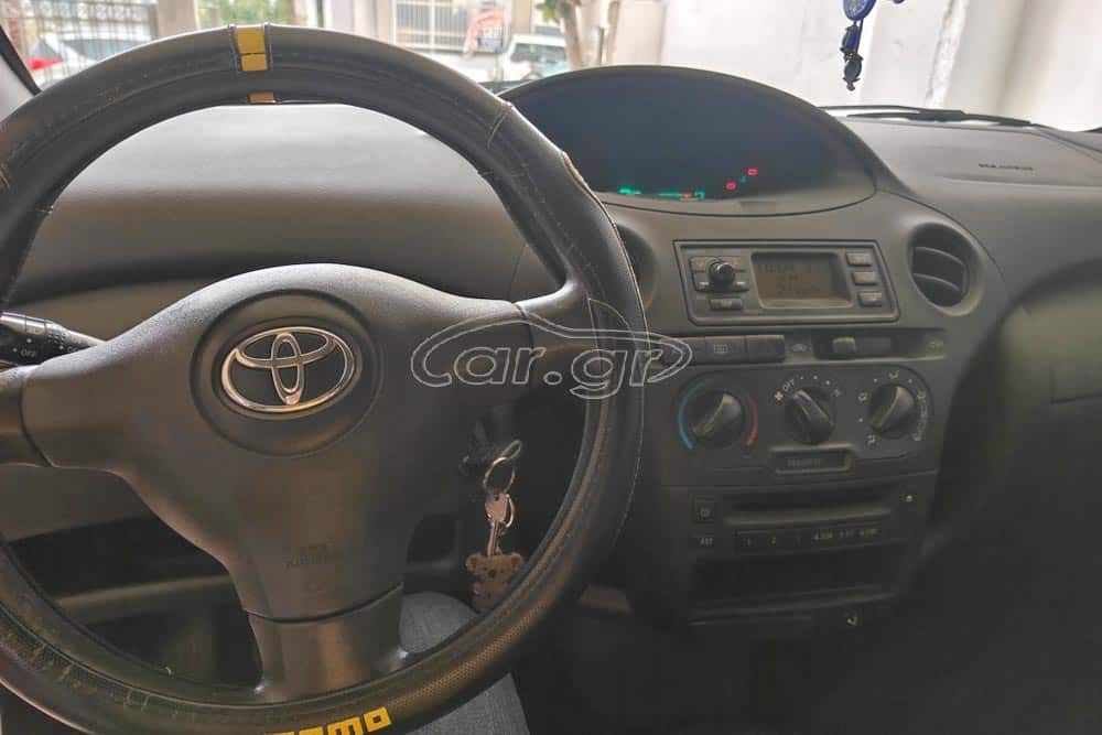 https://cdn.autogreeknews.gr/wp-content/uploads/2026/10/Toyota-Yaris-2003-used-5.jpg