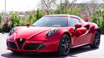 Μοναδική ελληνική Alfa Romeo 4C θέλει πολύ χρήμα
