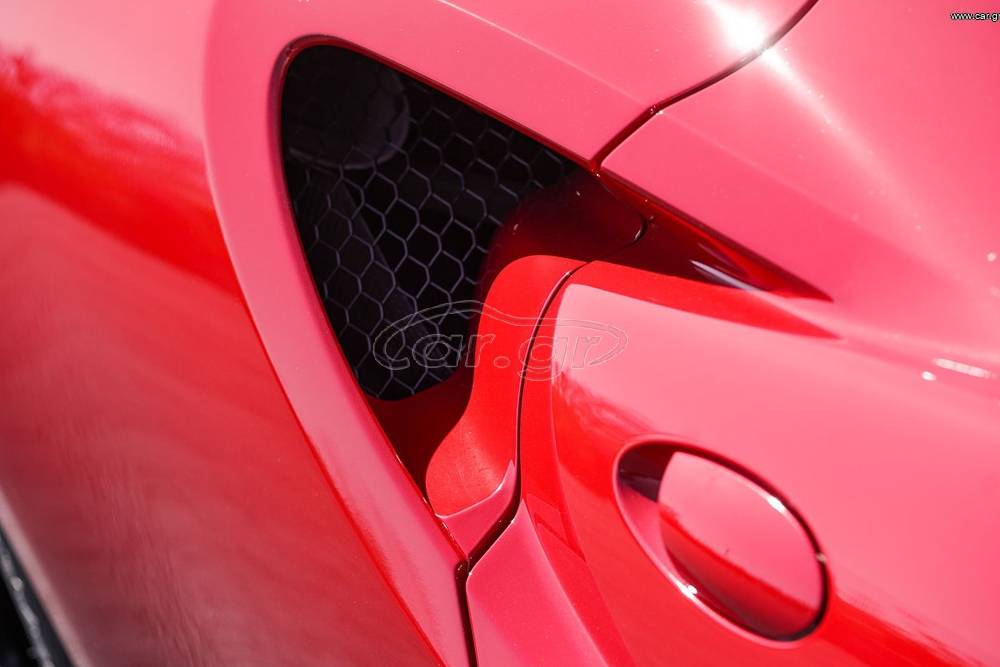 https://cdn.autogreeknews.gr/wp-content/uploads/2026/10/alfa-romeo-4c-for-sale-10.jpg