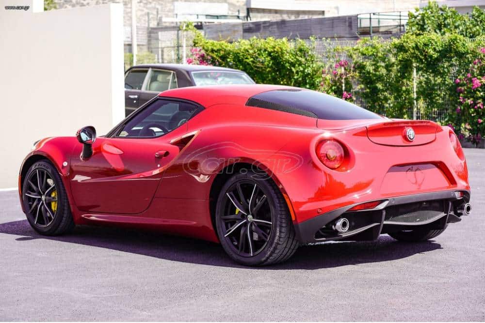 https://cdn.autogreeknews.gr/wp-content/uploads/2026/10/alfa-romeo-4c-for-sale-15.jpg