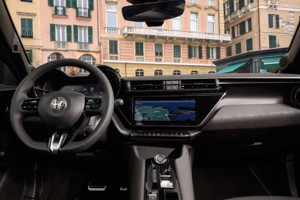 https://cdn.autogreeknews.gr/wp-content/uploads/2026/10/alfa-romeo-junior-2-1.jpg