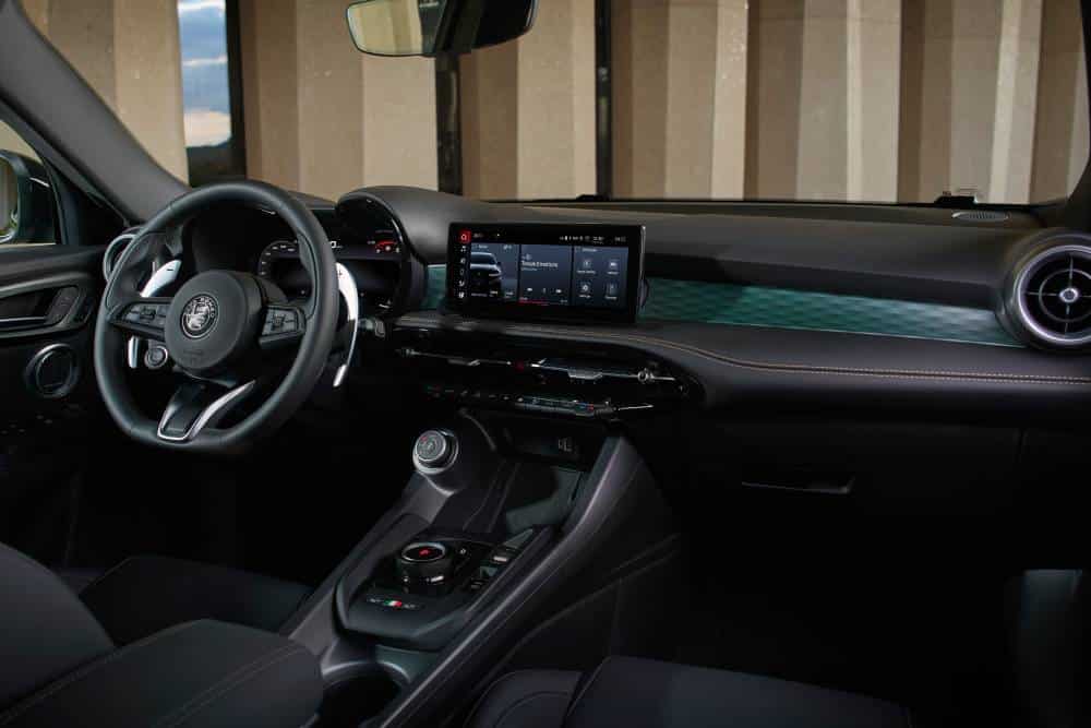 https://cdn.autogreeknews.gr/wp-content/uploads/2026/10/alfa-romeo-tonale-1-1.jpg