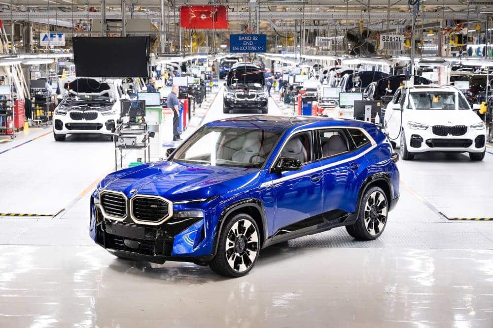 https://cdn.autogreeknews.gr/wp-content/uploads/2026/10/bmw-ai-cuts-2.jpg