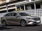 Η Geely ανανεώνει την πιο προσιτή «λιμουζίνα» της