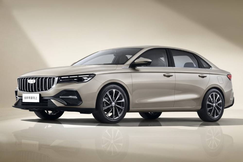 https://cdn.autogreeknews.gr/wp-content/uploads/2026/10/facelifted-geely-emgrand-04.jpg