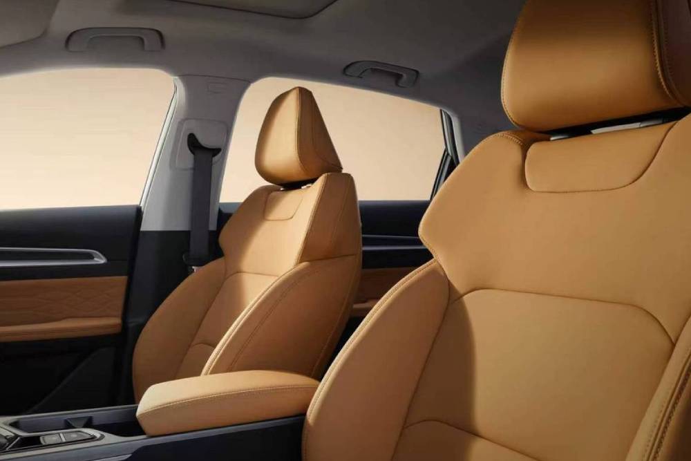 https://cdn.autogreeknews.gr/wp-content/uploads/2026/10/facelifted-geely-emgrand-07.jpg