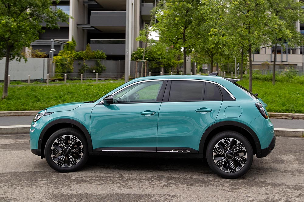 https://cdn.autogreeknews.gr/wp-content/uploads/2026/10/fiat-600-hybrid-3.jpg