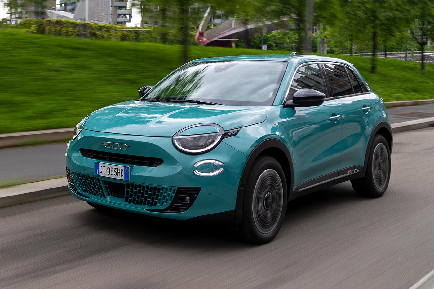 https://cdn.autogreeknews.gr/wp-content/uploads/2026/10/fiat-600-hybrid.jpg
