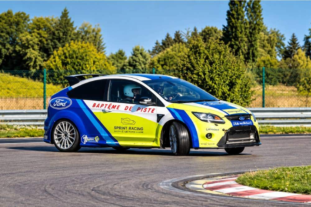 https://cdn.autogreeknews.gr/wp-content/uploads/2026/10/ford-focus-rs-handbrake-turn-1.jpg