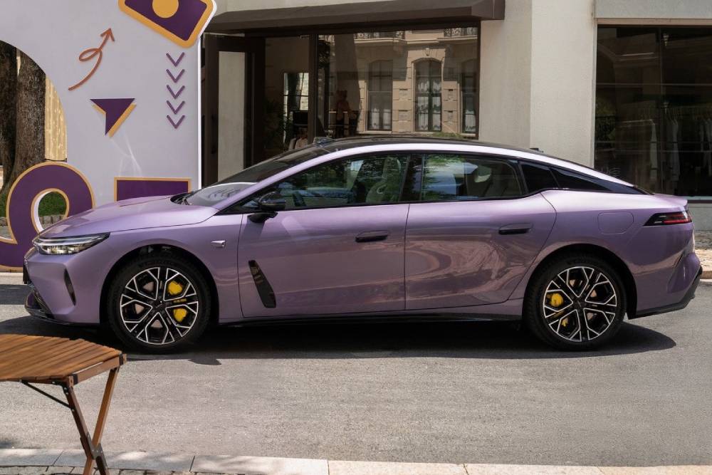 https://cdn.autogreeknews.gr/wp-content/uploads/2026/10/gac-aion-ray-7-05.jpg