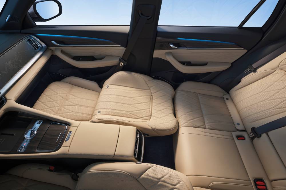 https://cdn.autogreeknews.gr/wp-content/uploads/2026/10/geely-monjaro-em-i-3-1.jpg