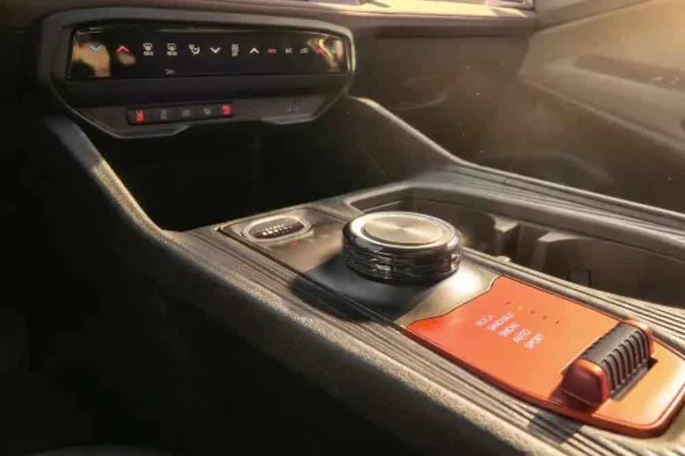 https://cdn.autogreeknews.gr/wp-content/uploads/2026/10/jeep-cherokee-trailhawk-04.jpg