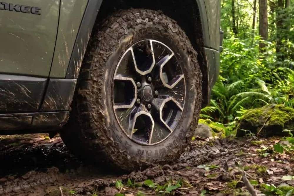 https://cdn.autogreeknews.gr/wp-content/uploads/2026/10/jeep-cherokee-trailhawk-05.jpg