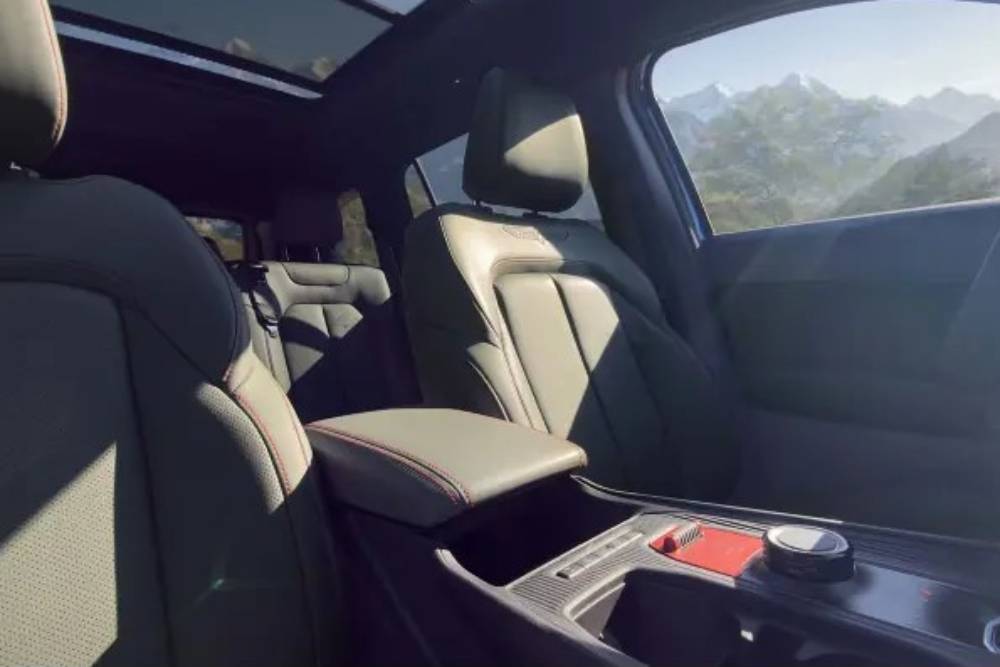 https://cdn.autogreeknews.gr/wp-content/uploads/2026/10/jeep-cherokee-trailhawk-08.jpg
