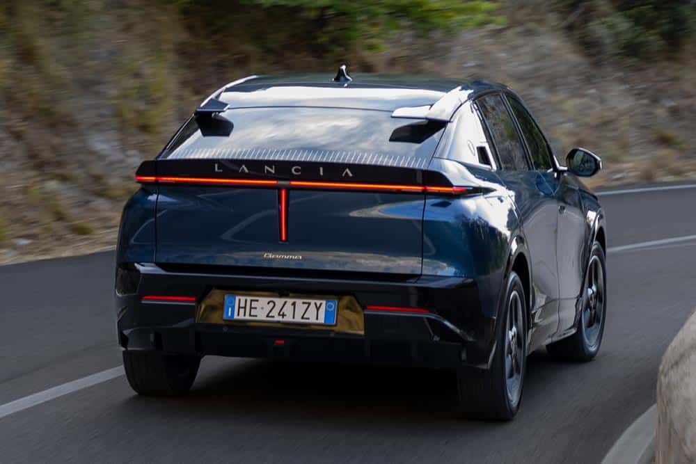 https://cdn.autogreeknews.gr/wp-content/uploads/2026/10/lancia-gamma-2026-12.jpg