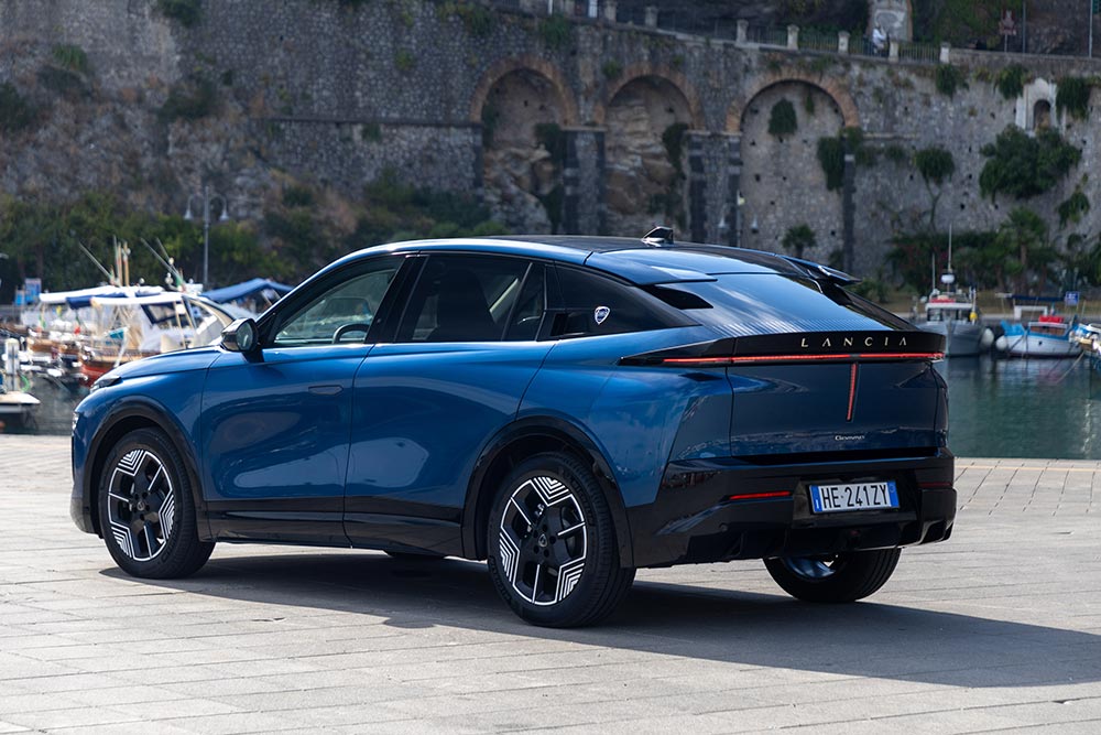 https://cdn.autogreeknews.gr/wp-content/uploads/2026/10/lancia-gamma-2026-6.jpg