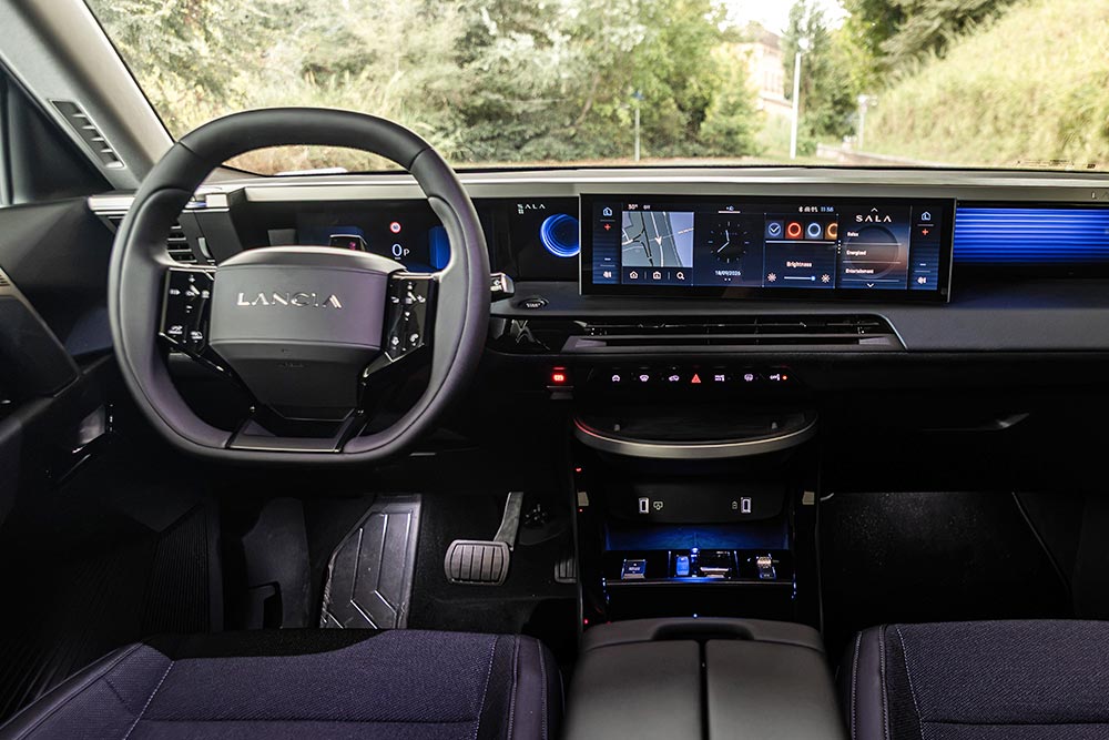 https://cdn.autogreeknews.gr/wp-content/uploads/2026/10/lancia-gamma-internal.jpg