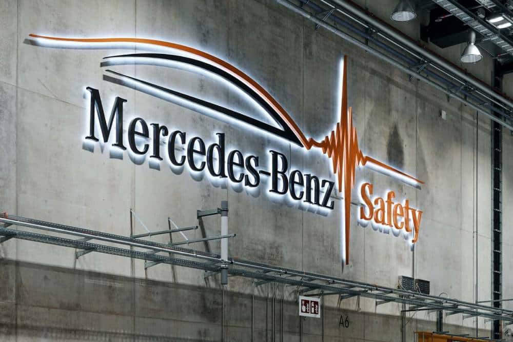 https://cdn.autogreeknews.gr/wp-content/uploads/2026/10/mercedes-benz-cla-high-speed-crash-test-5.jpg