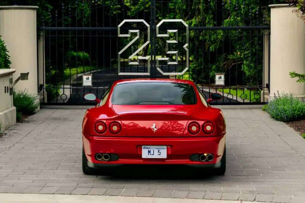 https://cdn.autogreeknews.gr/wp-content/uploads/2026/10/michael-jordan-s-1997-ferrari-550-maranello-8.jpg