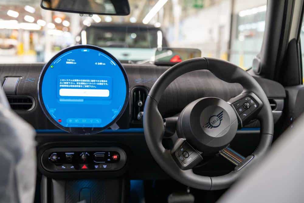 https://cdn.autogreeknews.gr/wp-content/uploads/2026/10/mini-plant-oxford-automated-driving-during-product-5.jpg