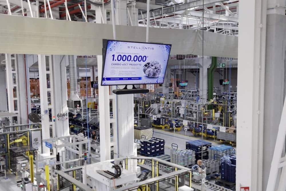 https://cdn.autogreeknews.gr/wp-content/uploads/2026/10/mirafiori-1-million-dct.jpg