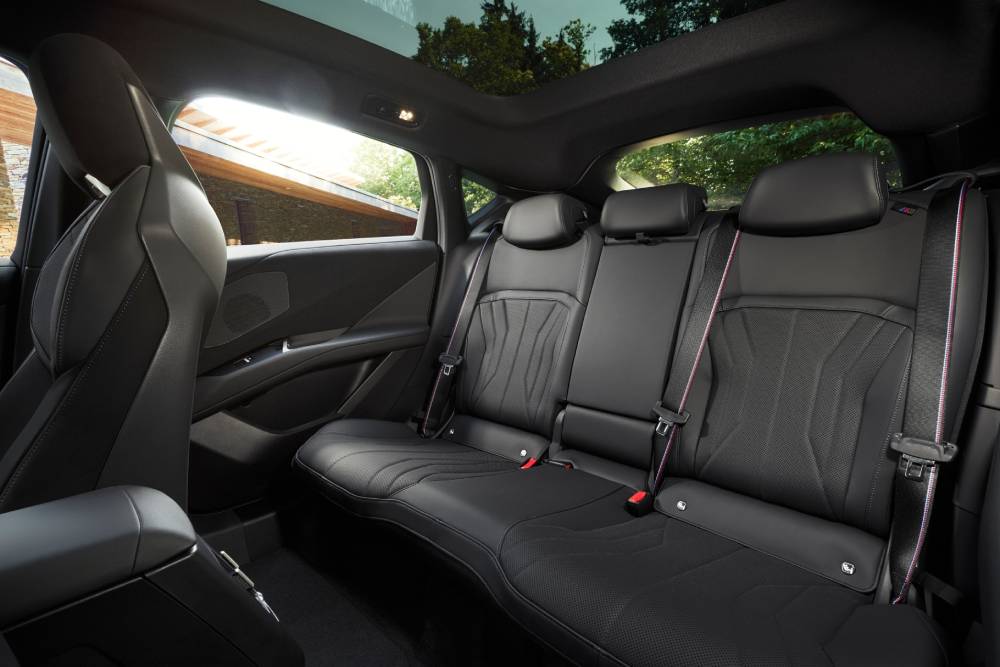 https://cdn.autogreeknews.gr/wp-content/uploads/2026/10/new-bmw-ix4-5-1.jpg